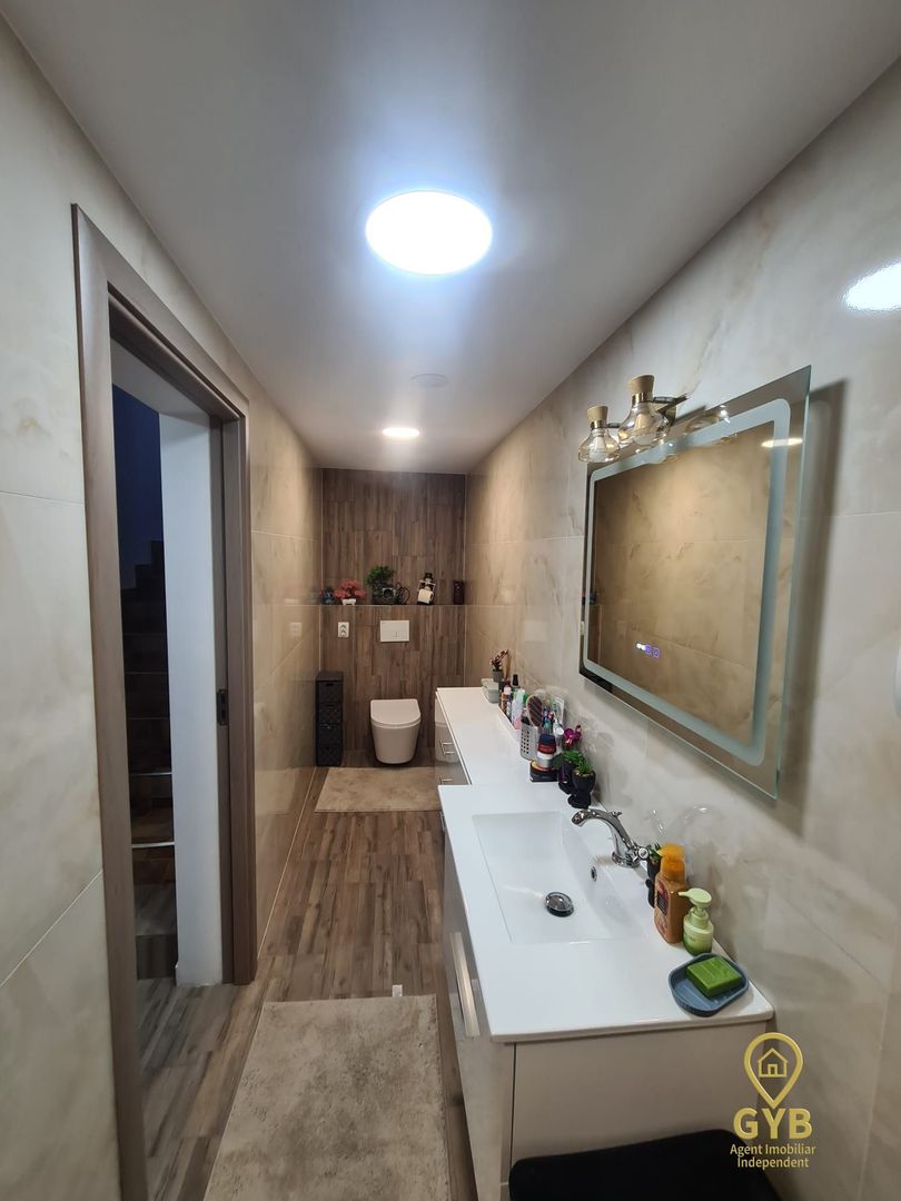 Casă cu 5 camere,  S+P+Mansarda-zona centrală Oradea(Strada Primariei) - Poză 8