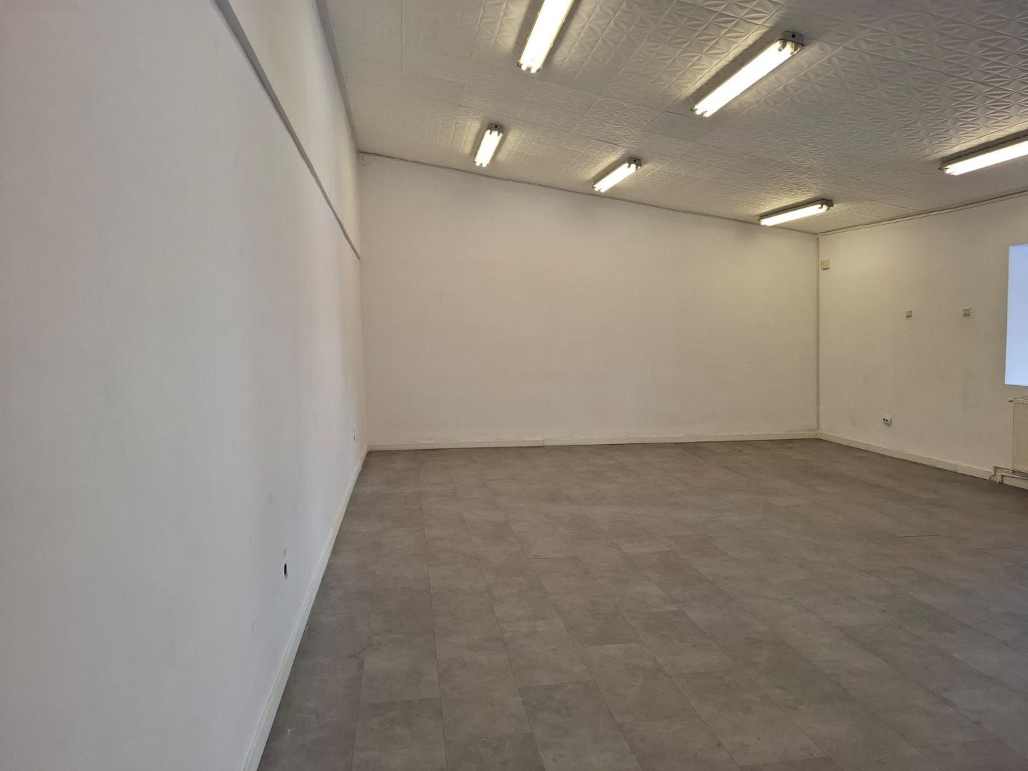 URGENT!, Titulescu, et. 1 in imobil P+1, INTRARE SEPARATA, NEGOCIABIL - Poză 2