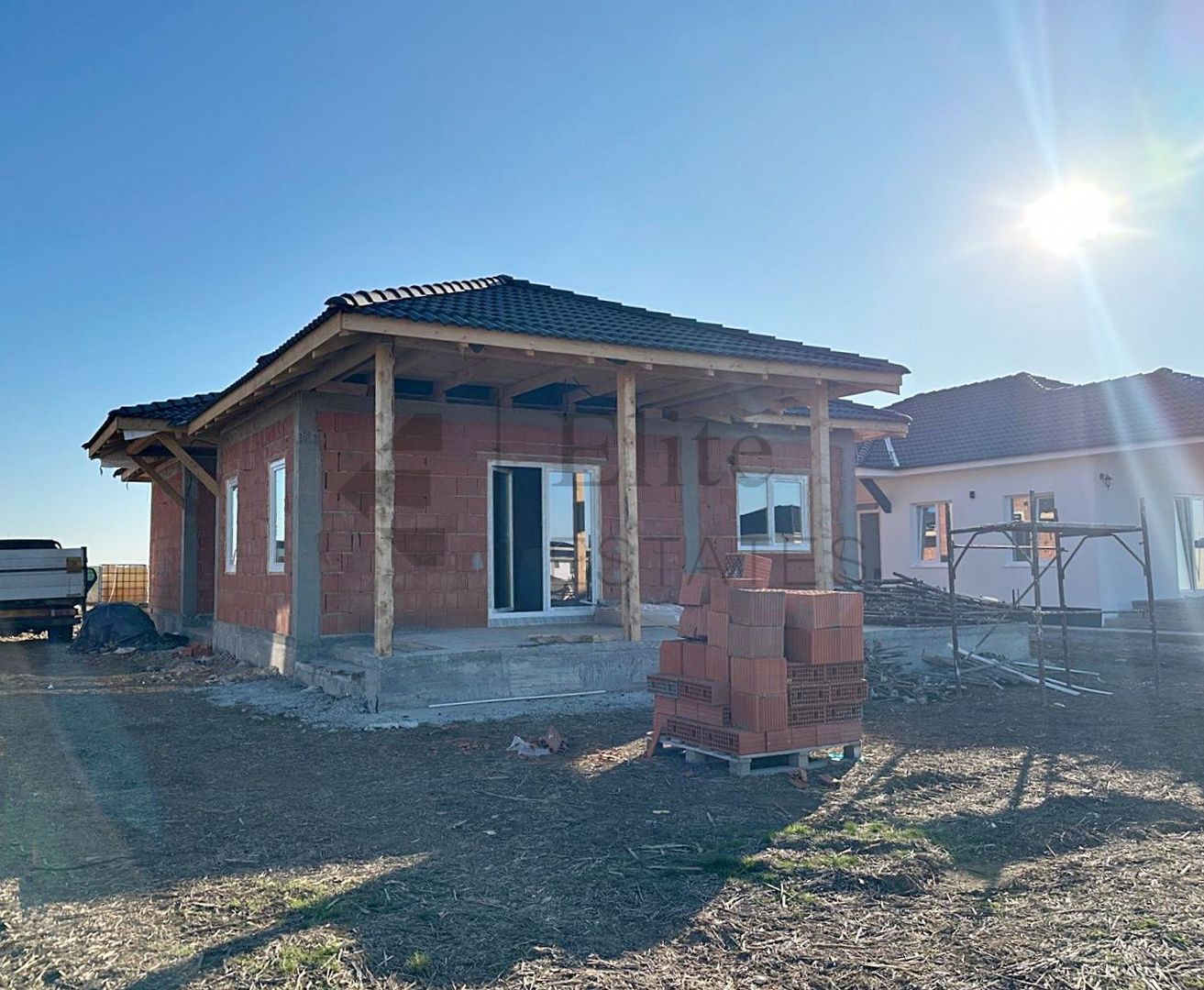 Casa cu 4 camere de vanzare in Santandrei - Poză 1