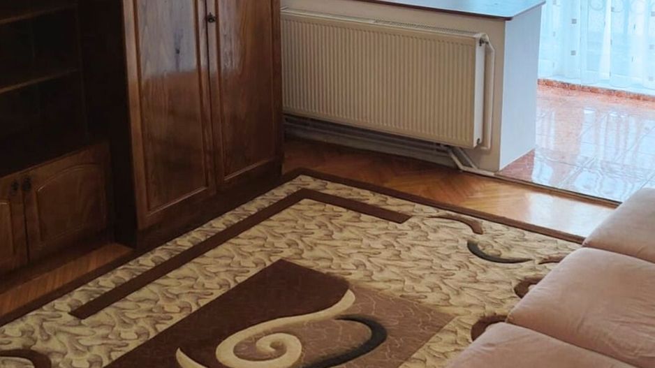 3 camere, situat la etajul 1 al unui imobil din zona 13 Decembrie Făget - Poză 2