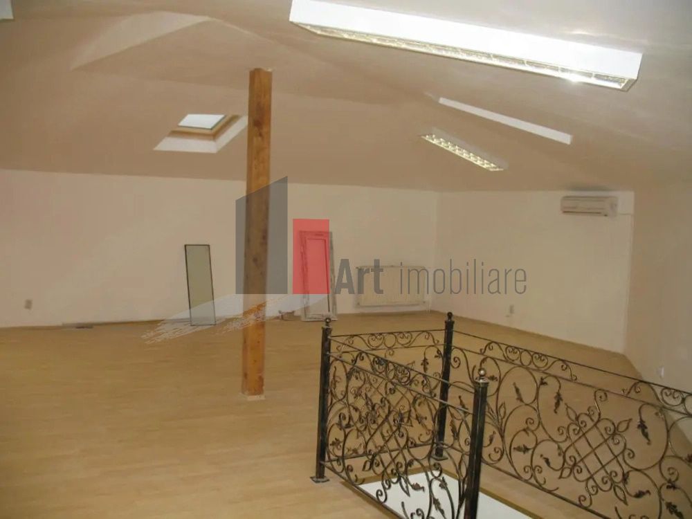 Oportunitate Unică! Vilă Spațioasă lângă Podul Grant, Ideală pentru Birouri - Poză 3