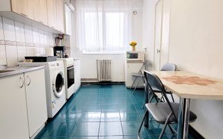 Apartament cu 3 camere - Centru/Piata 700 - Poză 6