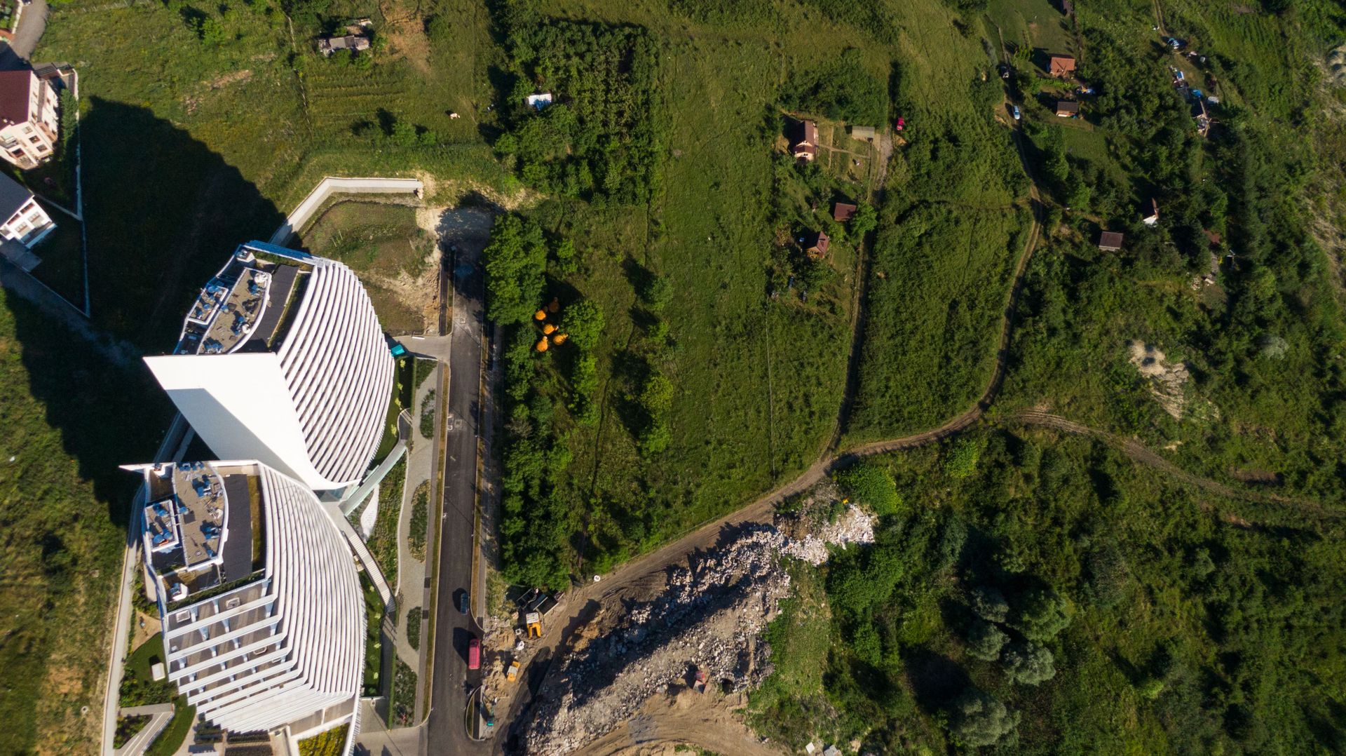 Teren construibil 4.000 mp, strada Frunzișului, lângă Wings - Poză 10