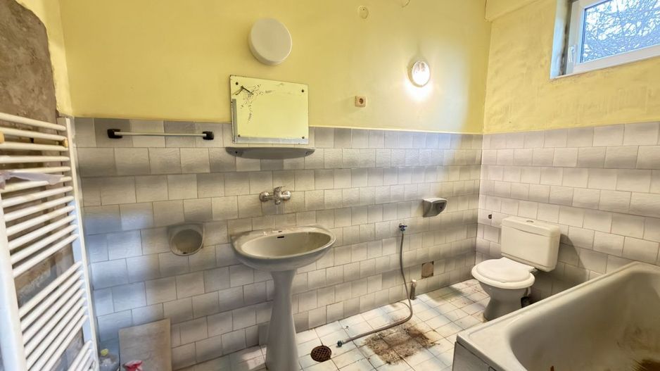 Proprietate cu 2 case | Teren 546 mp | Str. Albinelor Nr.18 - Carei - Poză 10