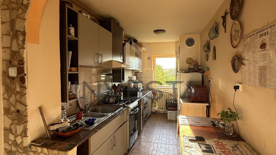 Apartament 3 camere, mobilat + parcare – Gruia. - Poză 4