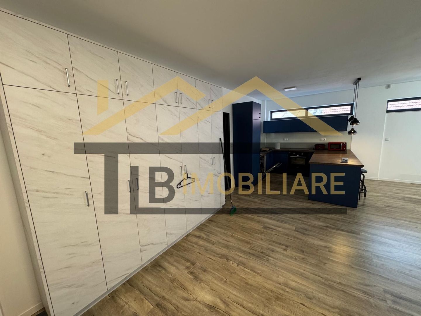 Apartament de 2 camere, 78mp, parcare, zona strazii Revolutiei - Poză 10