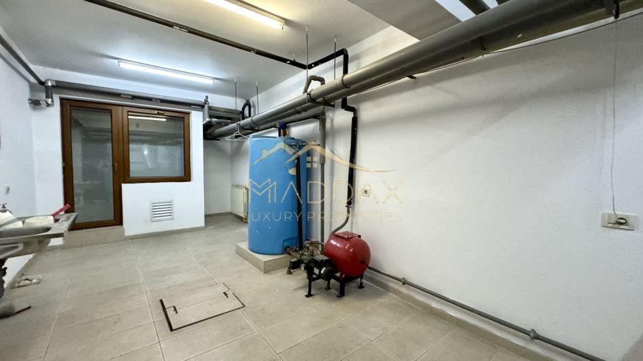 Vila centrala cu 13 camere *460mpu* + garaj // Dorobanți - Poză 47