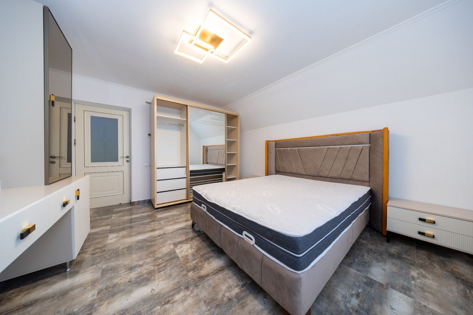 Casa 6 dormitoare+4 bai -1500 mp teren-Sacele - Poză 19