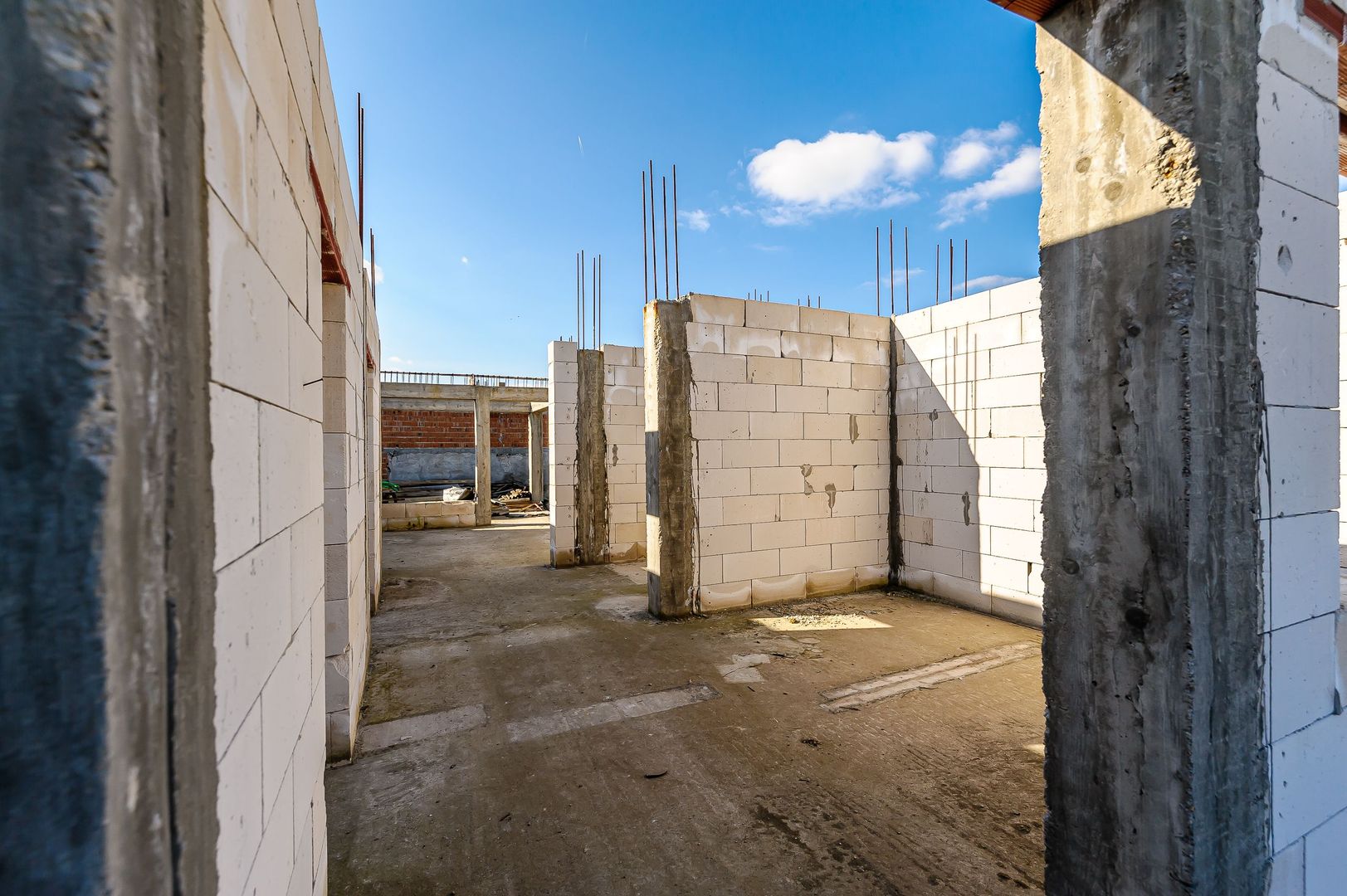 Rezervat! - Casă în stadiul de construcție, 6 Vânători - Poză 3