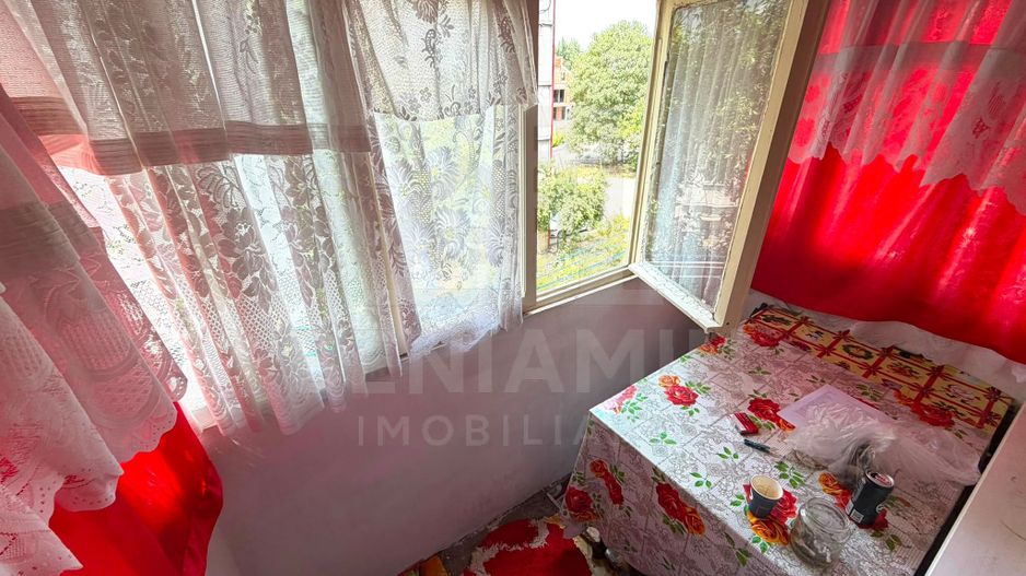 Apartament cu 3 camere - Craiovita Noua - etaj intermediar - Poză 6