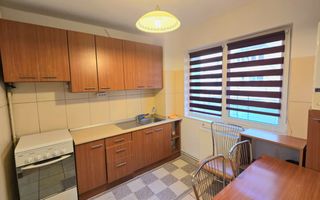 De închiriat apartament 3 camere Micro 16 Parter - Poză 9
