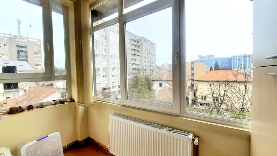 Apartament frumos si renovat cu garaj - zona Medicina - Poză 9