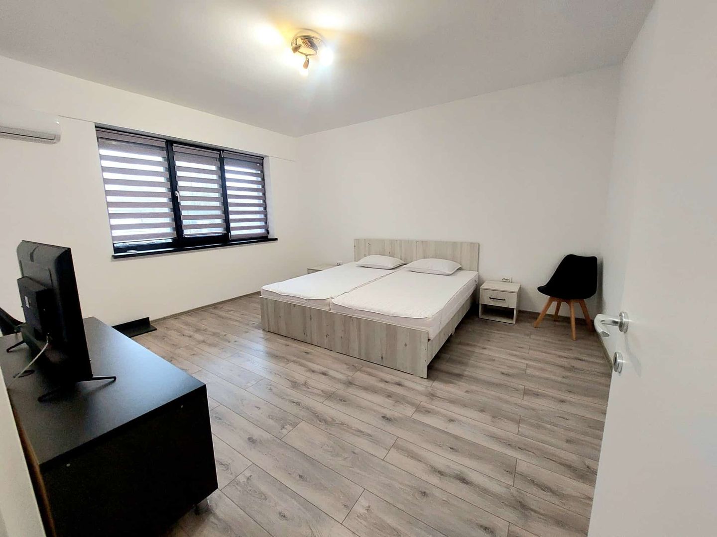 Garsoniera, 42 mp, decomandata, bucatarie 11 mp, mobilata/utilata - Poză 1