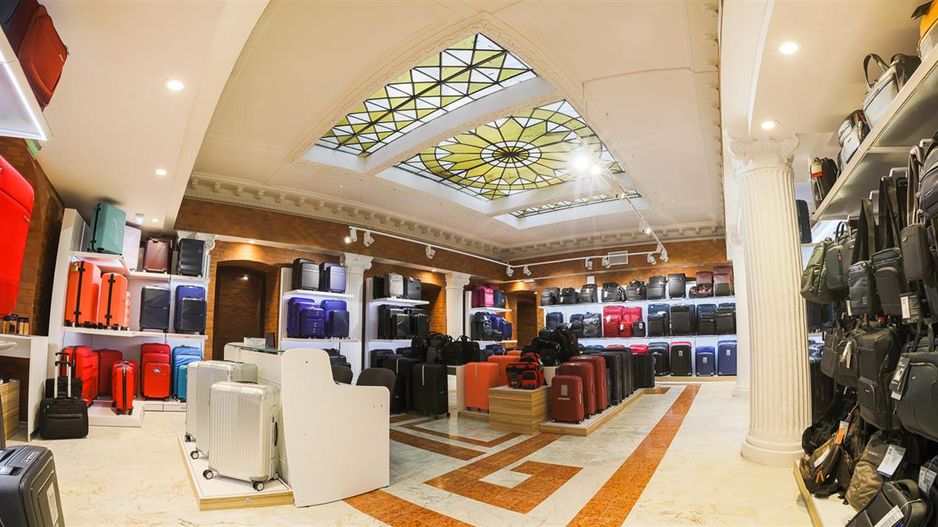 Sub mantia arhitecturala istorica a Cetatii Timisoarei, Spatiu comercial - Poză 1