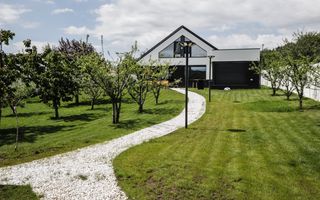 VILĂ MODERNĂ DE LUX CU PISCINĂ, FOTOVOLTAICE ȘI FOIȘOR – BREAZA - Poză 2