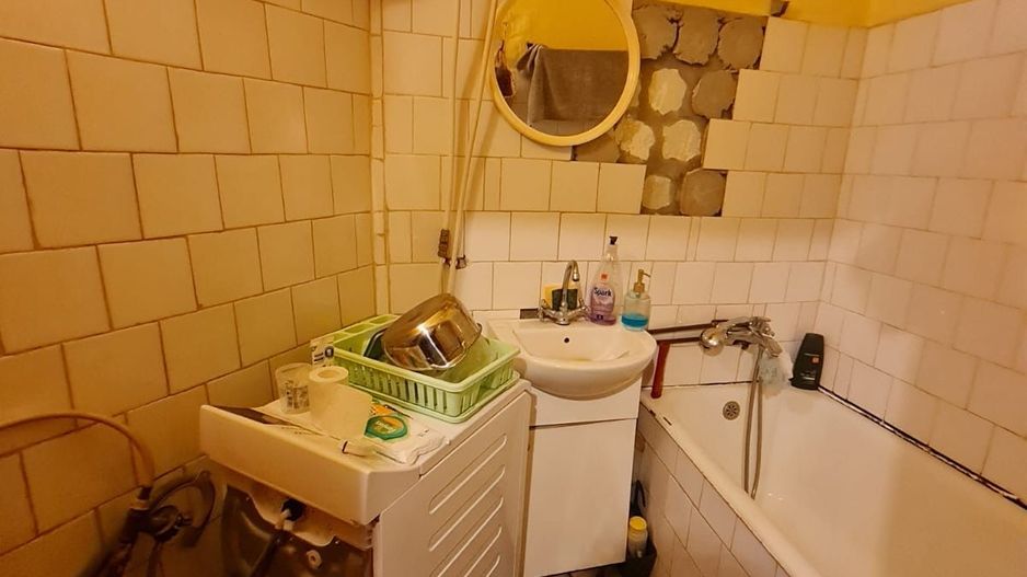 Apartament 2 camere,curte comuna/4 proprietari - Poză 12