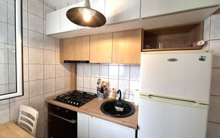 Gars. 31 mp, et 9/10, bloc reabilitat, instalații refăcute, mobilată și utilată - Poză 10