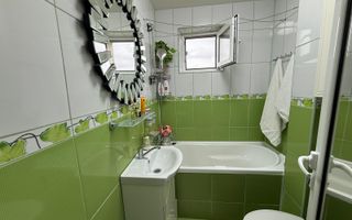 DE VÂNZARE – Apartament cu doua camere complet renovat - Poză 8