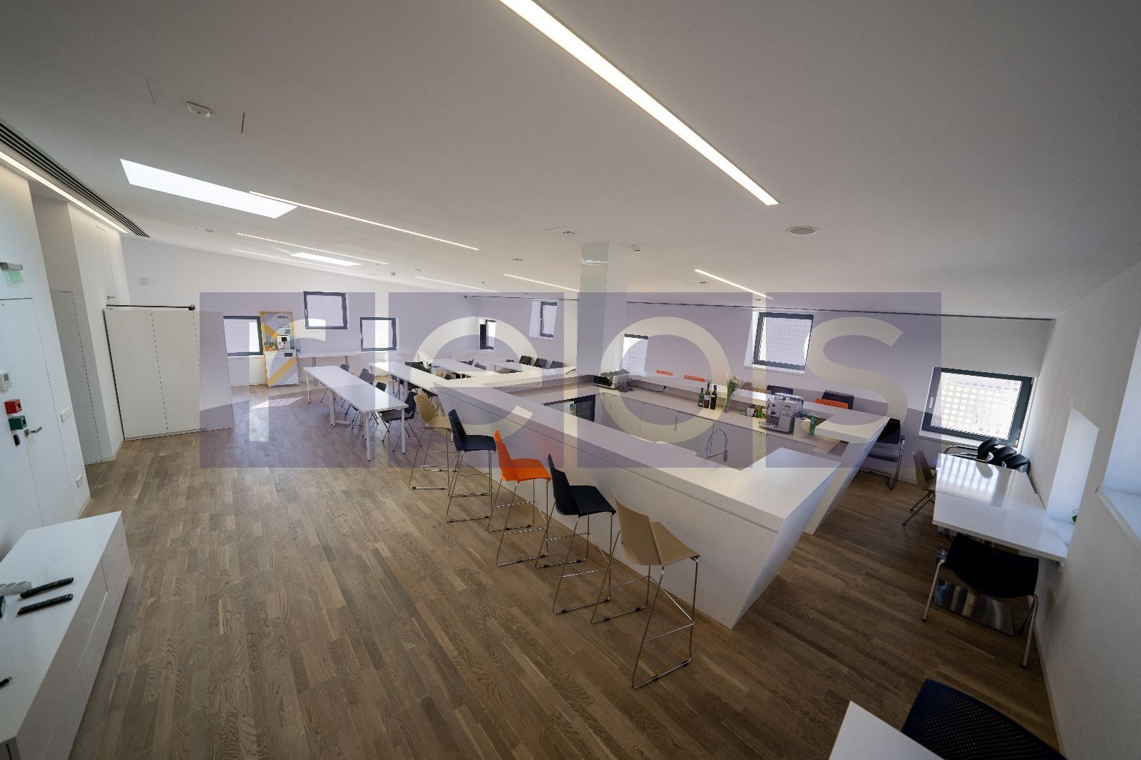 VANZARE -CLADIRE DE BIROURI - ARHITECTURA EXCEPTIONALA - Poză 12