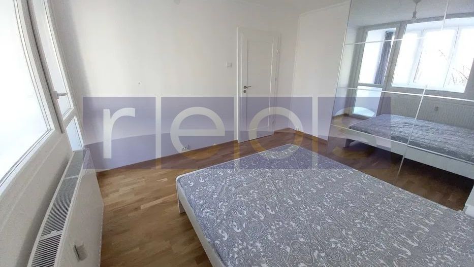 DE INCHIRIAT 3 CAMERE ARCUL DE TRIUMF- DOMENII - PARCARE INCLUSA - Poză 2