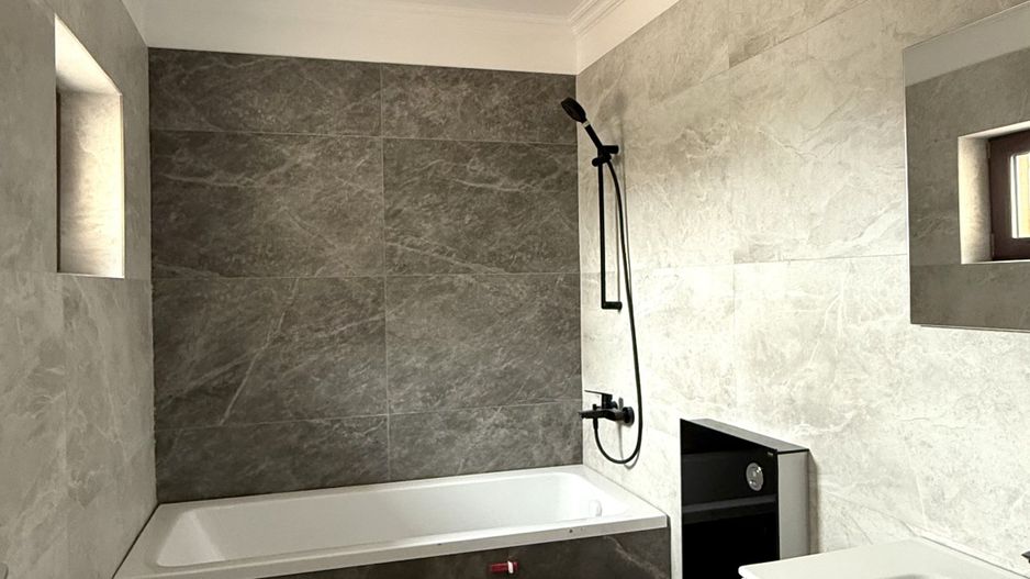 CASA TIP DUPLEX DESPARTIT PRIN GARAJ - Poză 9