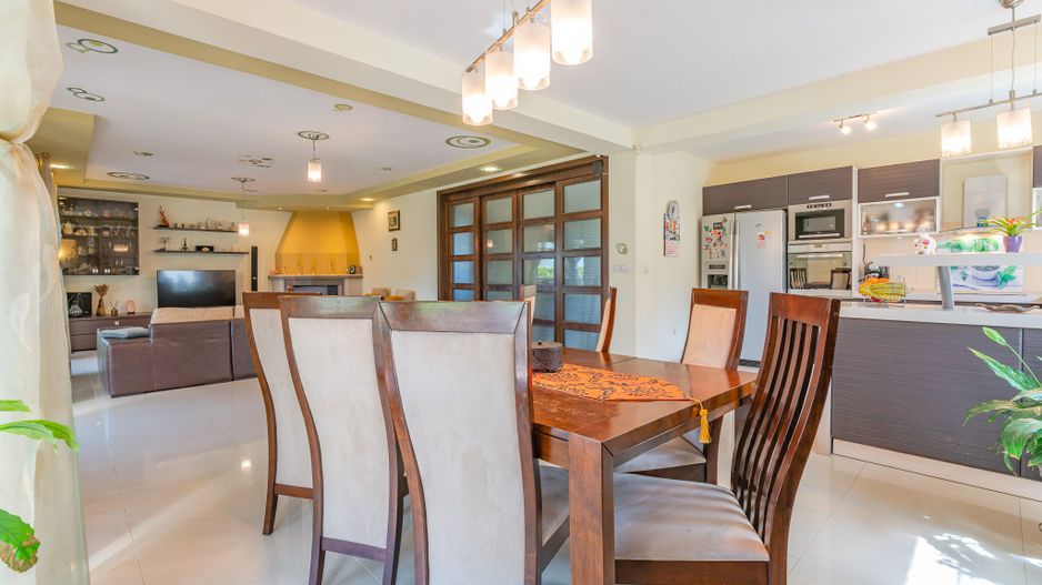 Casa Sacele amplasata in vecinatatea padurii cu pompa de caldura - Poză 5