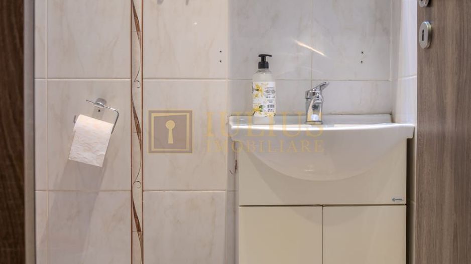 Apartament 4 camere+2 bai foarte aproapte de Spitalul Judetean - Poză 15