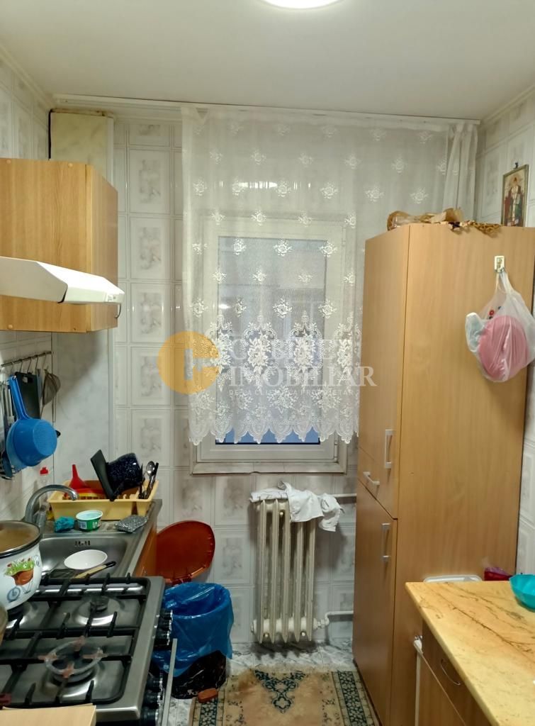 Etaj 1 zona Dacia 3 camere - Poză 2