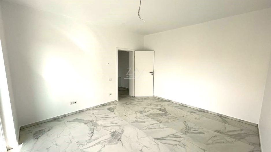 Decomandat. Loc de parcare. Spatiu depozitare pod. - Poză 3