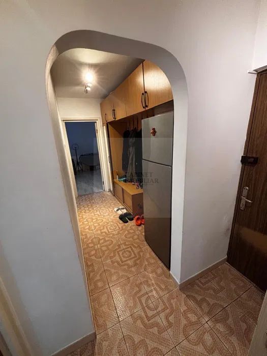 2 Cam ~ Etaj 1 ~ 51mp ~ Decomandat ~ metrou Raul Doamnei - Poză 4