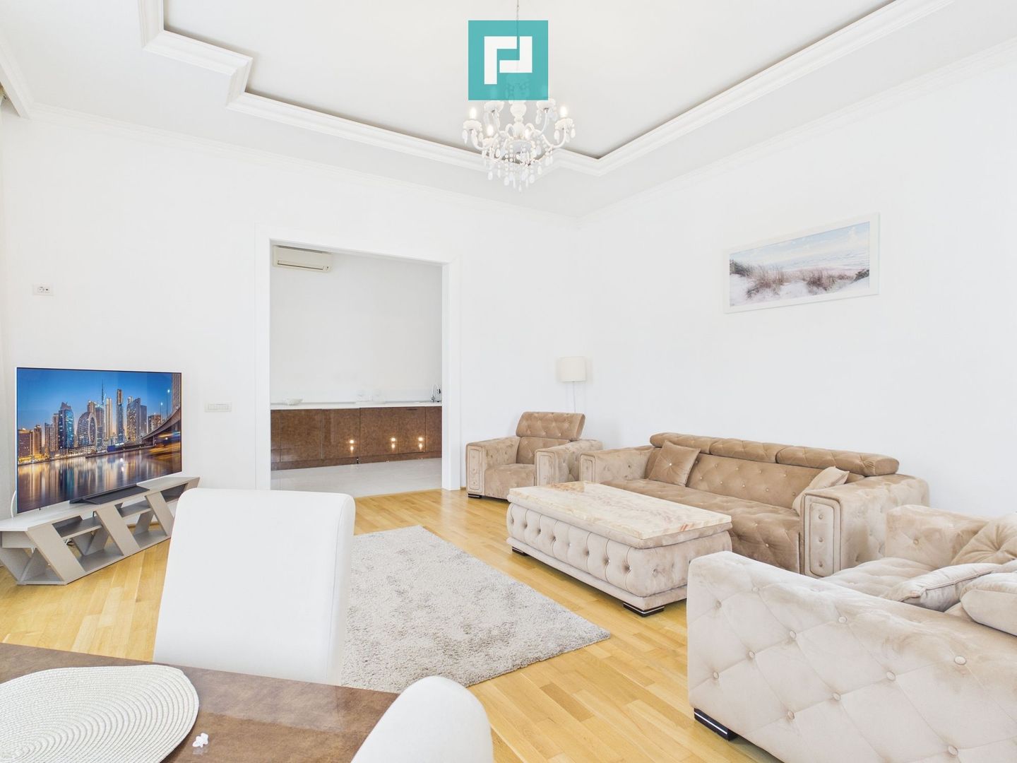 Apartament deosebit în clădire istorică central - Poză 3