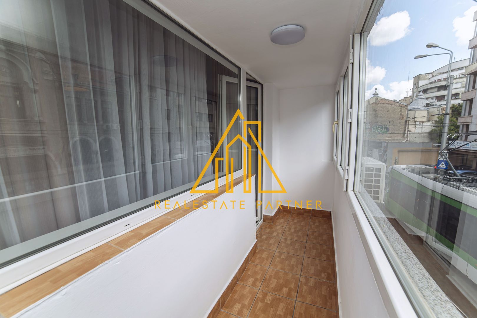 Apartament 4 camere renovat, central, ideal rezidențial sau activitate business - Poză 24