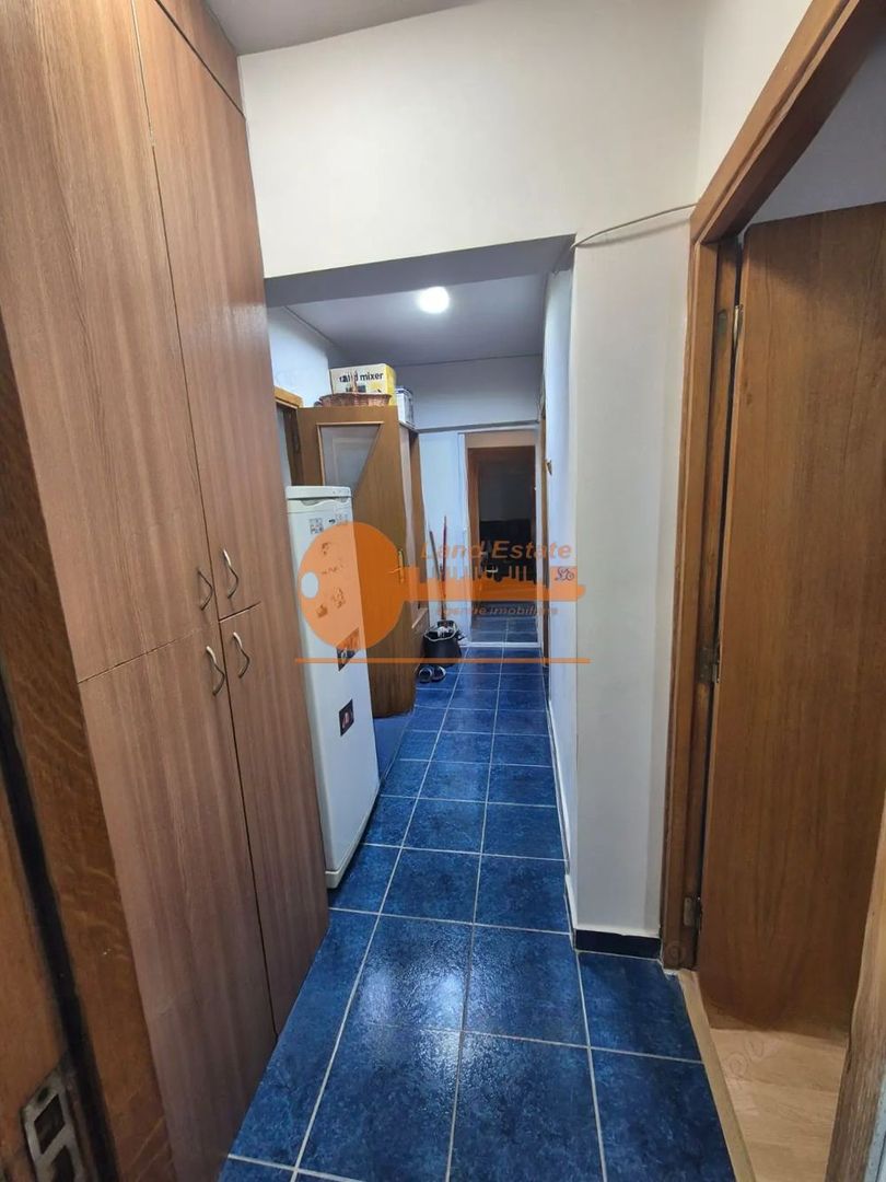 Apartament cu 3 camere la 6 minute distanta de Metrou Apărătorii Patriei - Poză 1