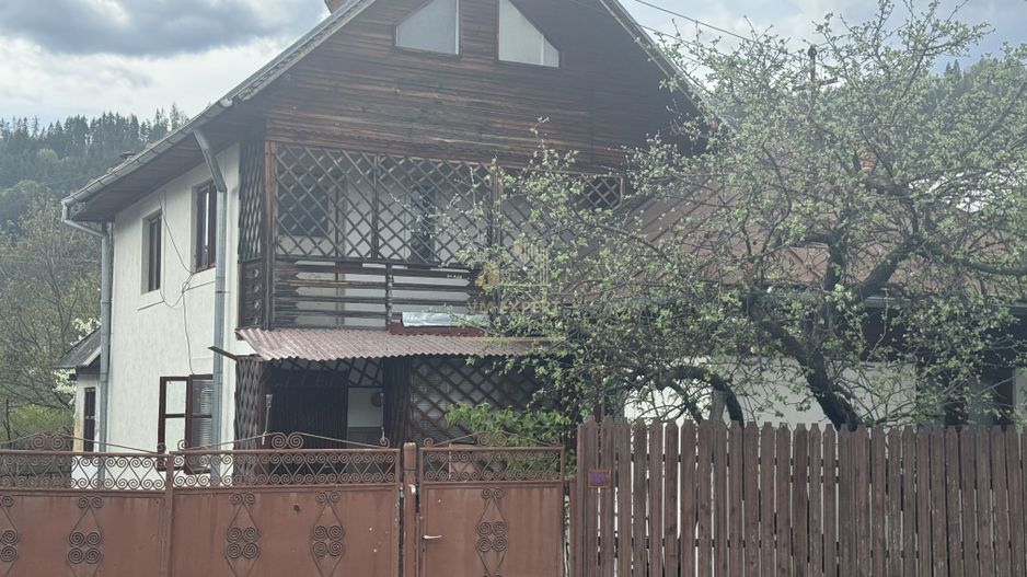 CASA 4 CAMERE, TEREN 604 MP, VOINESTI LERESTI, COMISION 0% - Poză 2