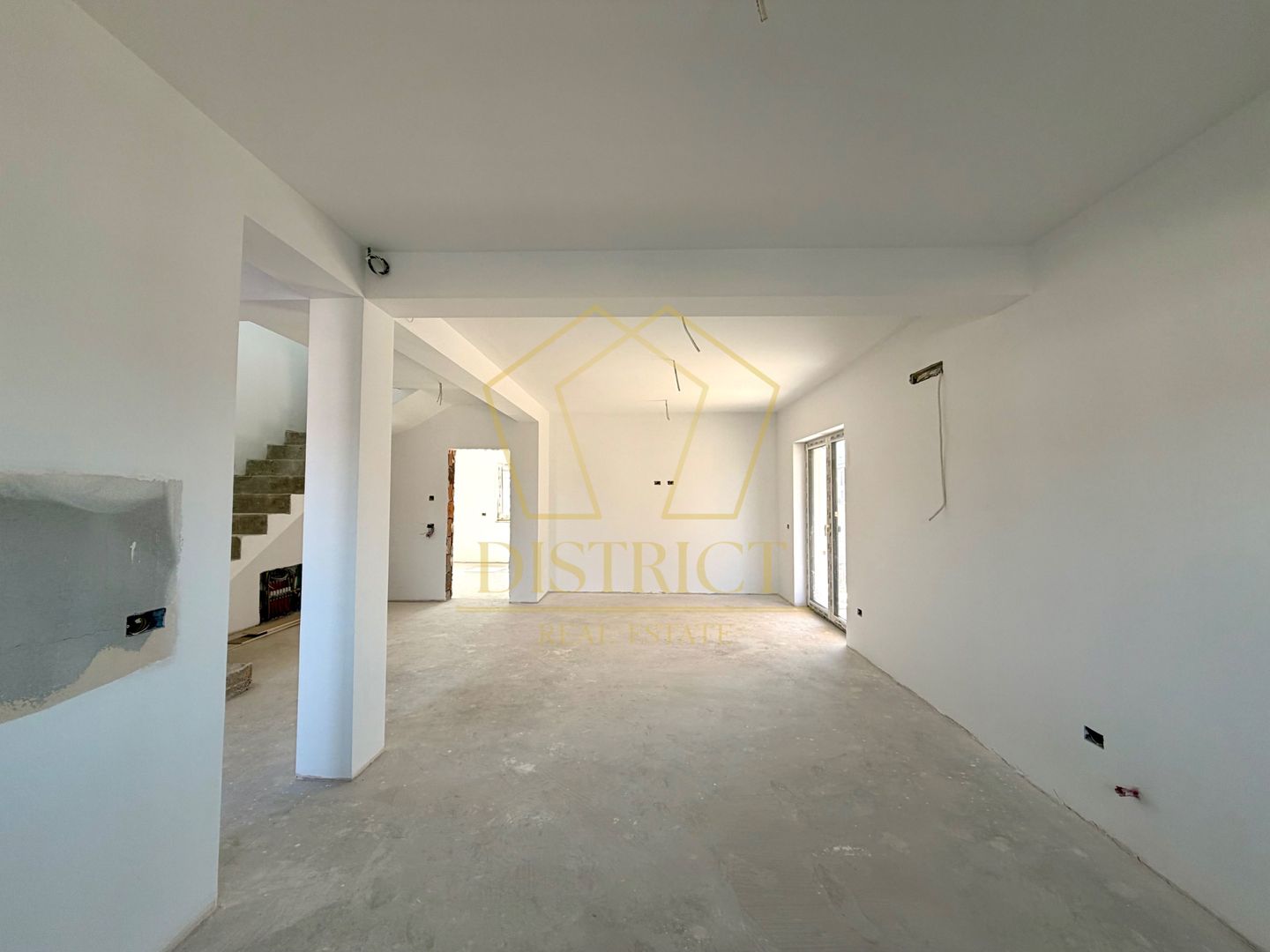 COM 0% Duplex cu 4 camere, despărțit prin camera tehnica | Mosnita Noua - Poză 2