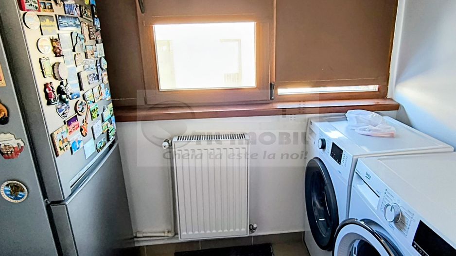Apartament 3 camere central aproape de UMF-920 Euro, negociabil - Poză 2