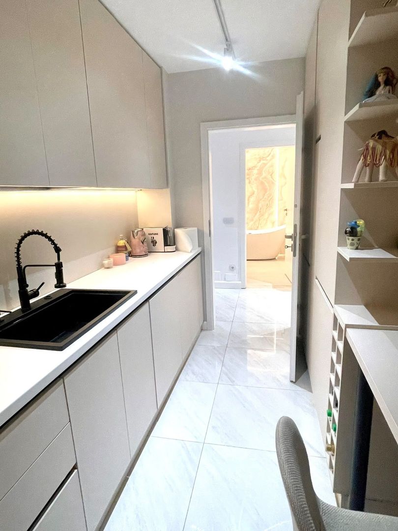 Apartament 2 camere decomandate, etaj intermediar, terasa, parcare - Poză 1