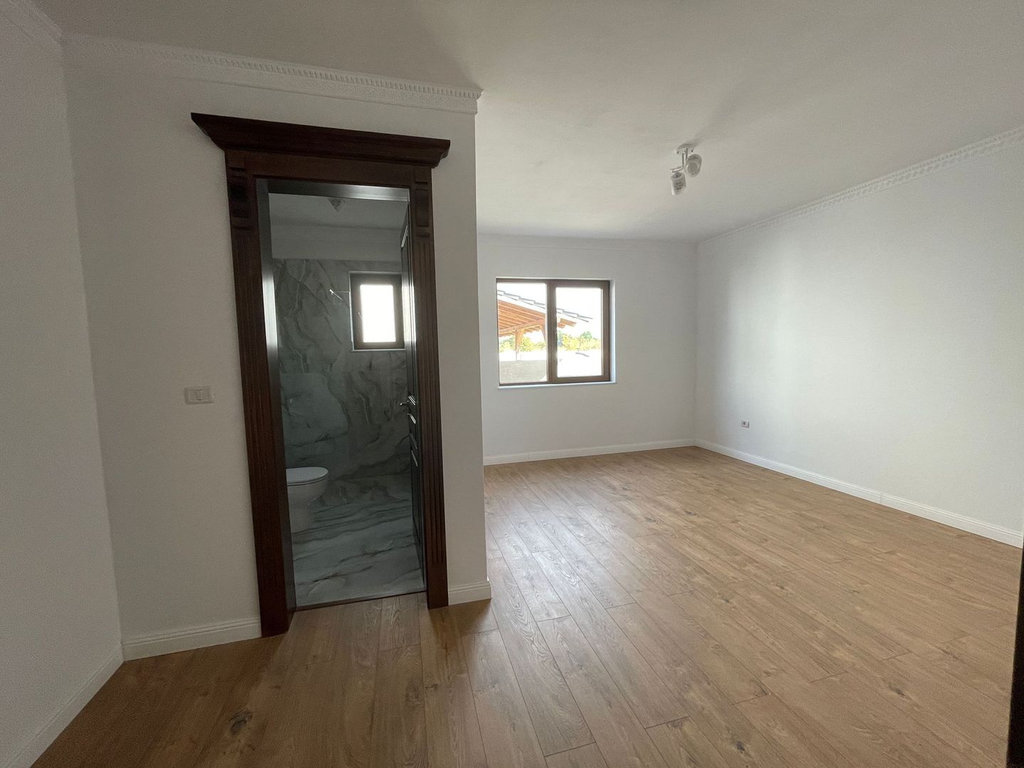 Casa individuala pe parter 160Mp -la asfalt-Ghiroda - Poză 5