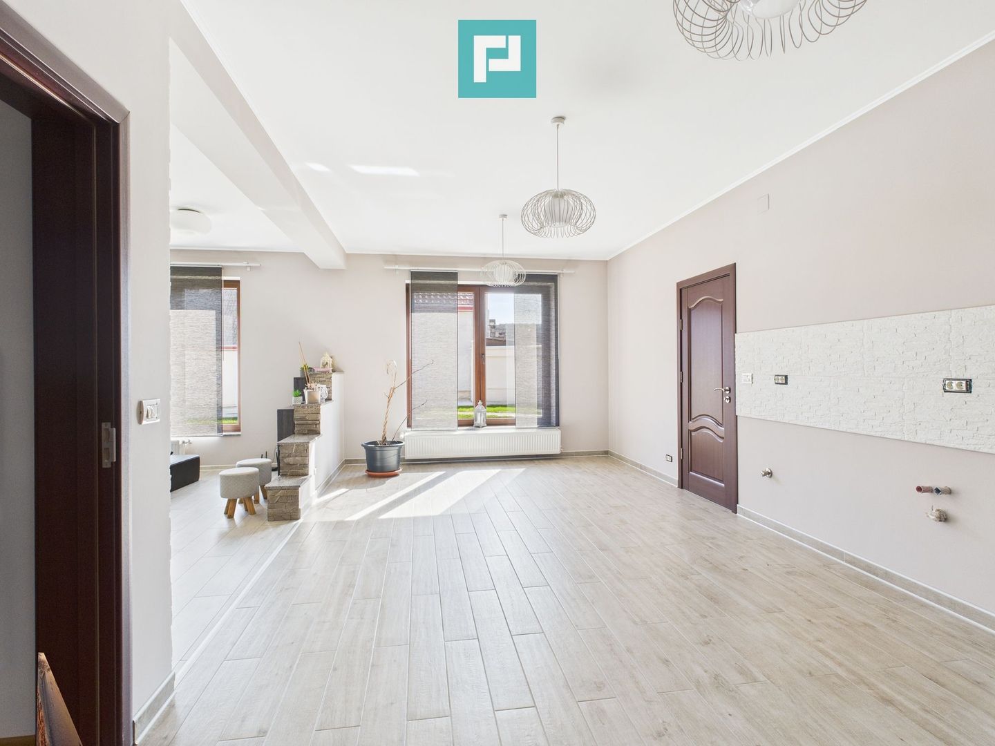 Casă modernă cu 2 corpuri, 5 camere în Pecica - Poză 19