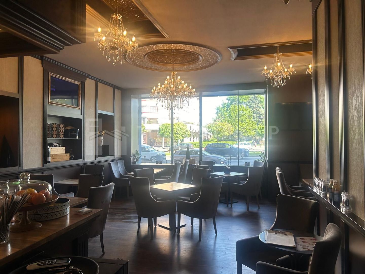 Spațiu comercial de închiriat, pretabil restaurant, 140 mp,  Str 13 Decembrie - Poză 1