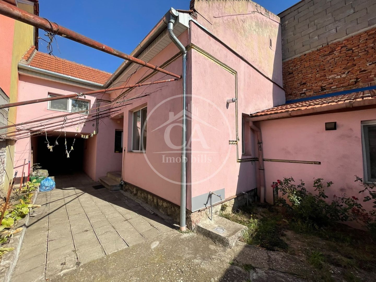 Casa de vanzare cu 4 camere in zona Nufaru,  Oradea - Poză 2
