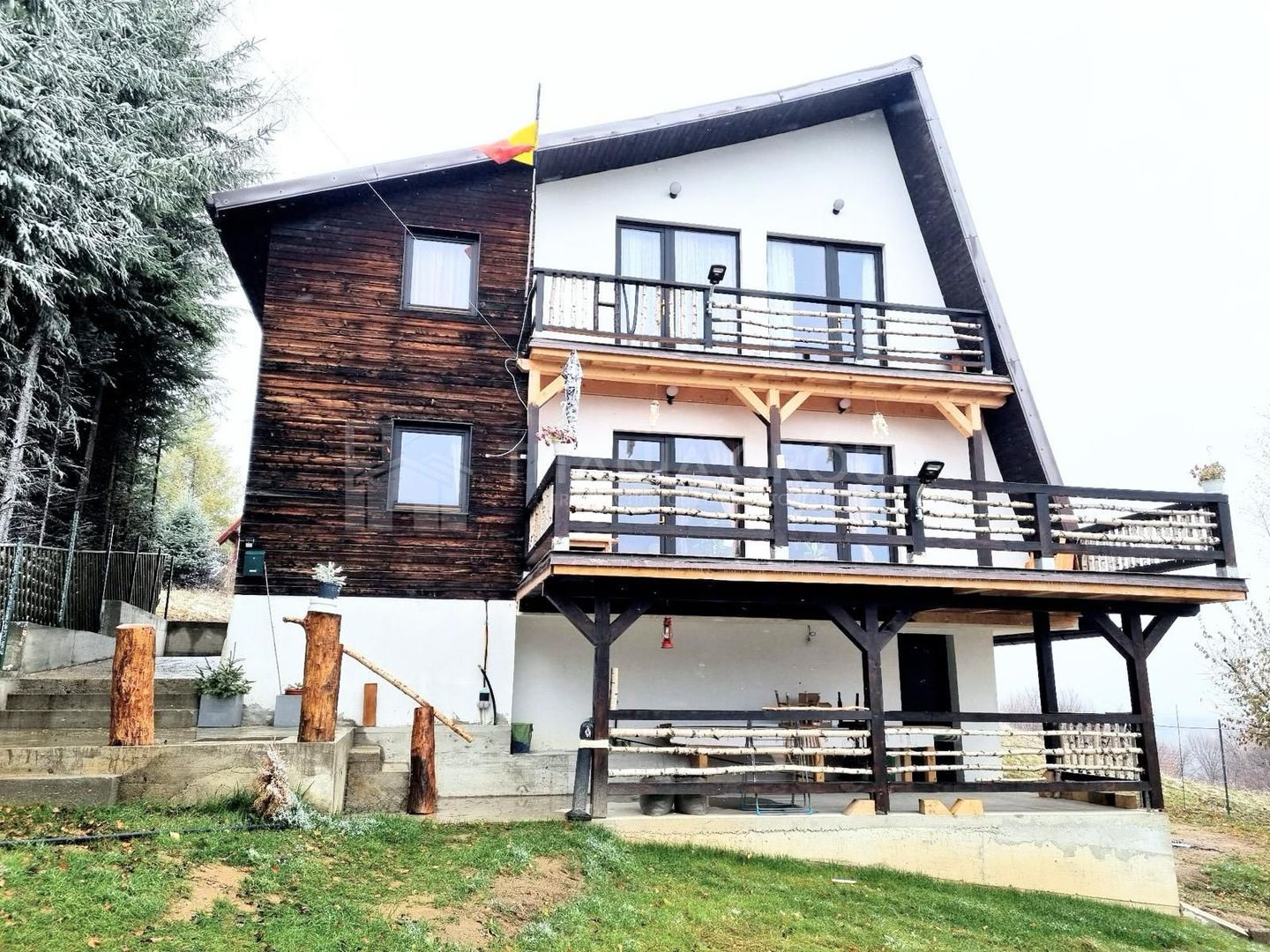 INVESTITIE Vila moderna + vila la rosu, teren 1480 padure - Poză 3