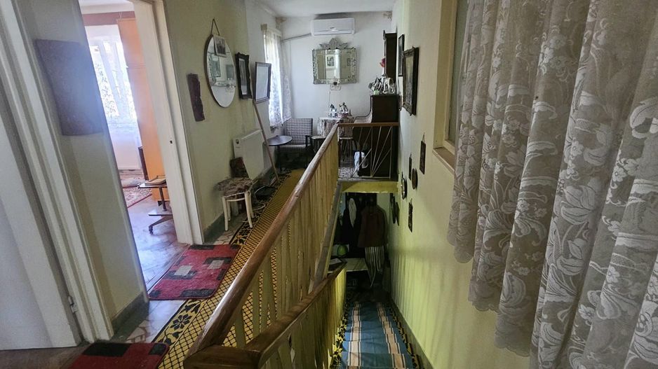 De vanzare  -  Casa P+1E - Alea Trandafirilor - 220.000 euro - Poză 4
