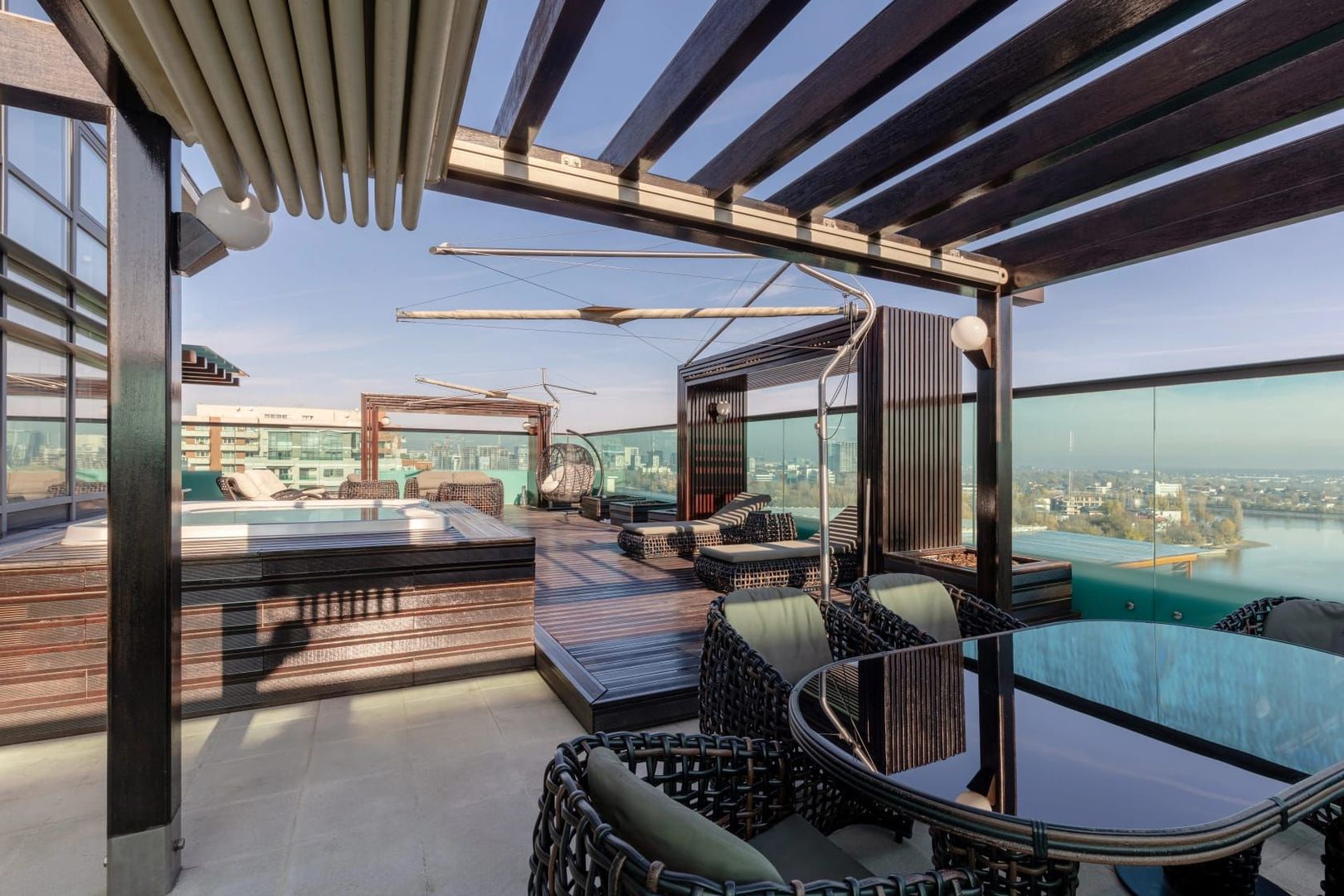 PENTHOUSE CU VEDERE PANORAMICA 258mp|| TERASE 215 MP || 3 LOCURI DE PARCARE - Poză 2