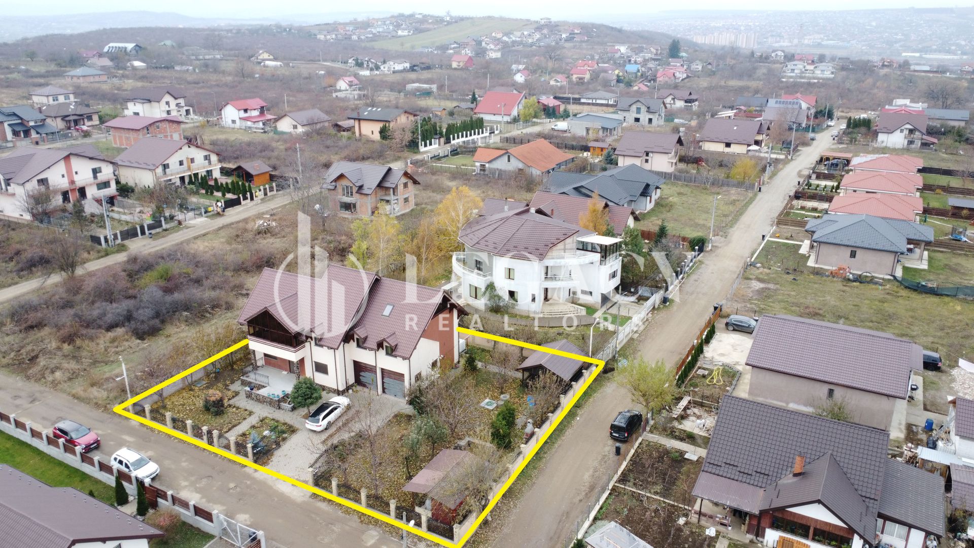 De vânzare - Vilă P+1E+M cu teren generos în Vișan - Poză 5