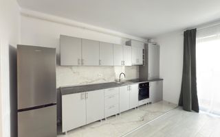 Apartament studio de inchiriat. Loc de depozitare in pod. Asfalt. - Poză 1