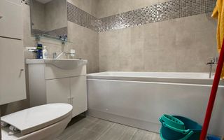 Apartament 3 camere, 2 bai, balcon, etaj intermediar, parcare - Poză 9