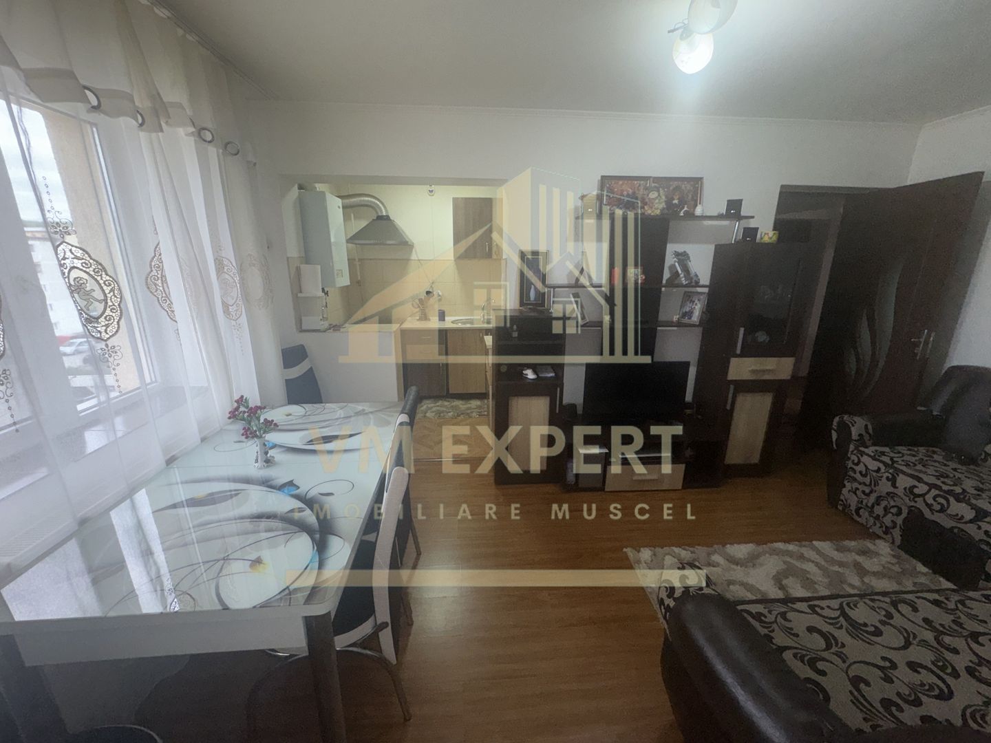 APARTAMENT 3 CAMERE ETAJ 4 VISOI - Poză 3