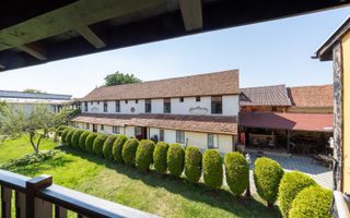 Proprietate turistică în centrul Cristianului 760 mp, teren 1.700 mp - Poză 2