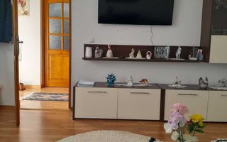 Apartament la casă in zona centrala a orasului Cisnadie - Poză 2